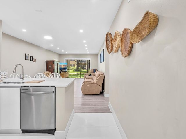 100 Ashbury Road 103, Hollywood, FL 33024