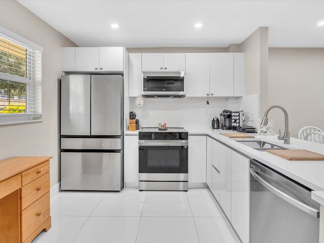 100 Ashbury Road 103, Hollywood, FL 33024