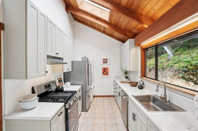 10 Miwok Way, Inverness, CA 94937