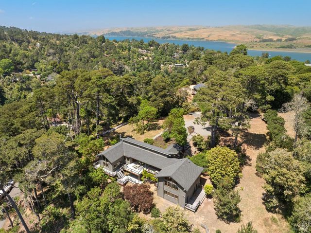 10 Miwok Way, Inverness, CA 94937
