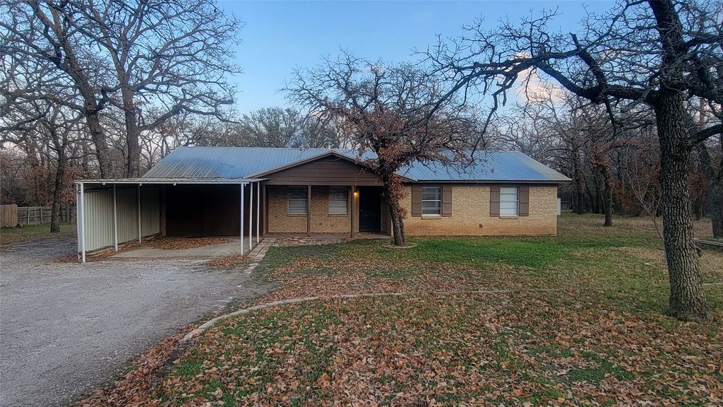 105 Granada Drive, Weatherford, TX 76088