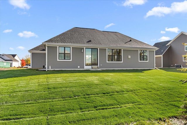 W251N2371 Valleyview CIRCLE, Pewaukee, WI 53072