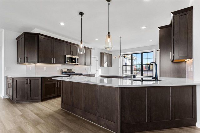 W251N2371 Valleyview CIRCLE, Pewaukee, WI 53072