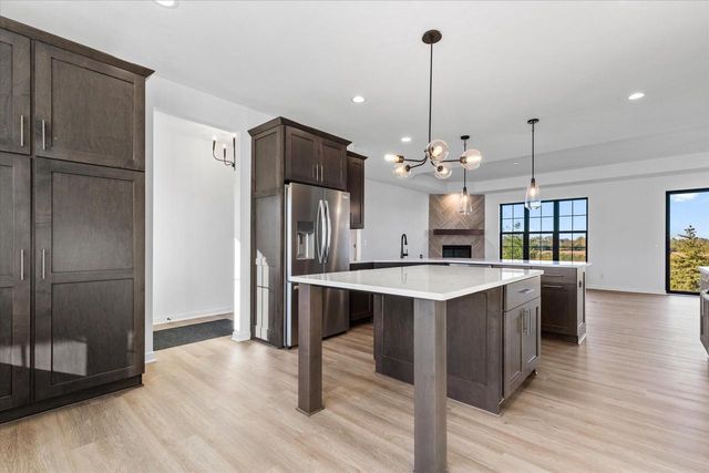 W251N2371 Valleyview CIRCLE, Pewaukee, WI 53072