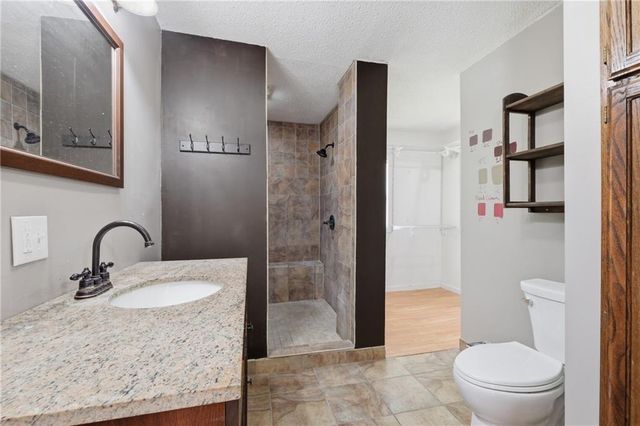 3209 N 155th Street, Basehor, KS 66007