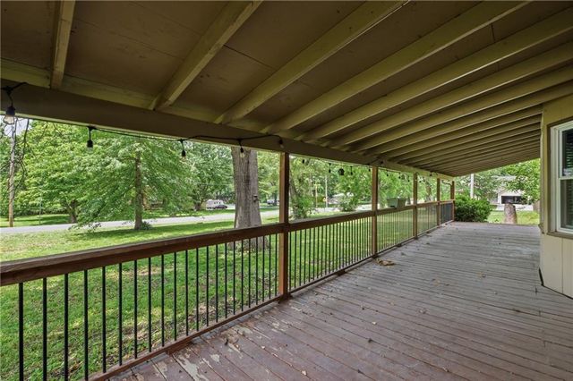 3209 N 155th Street, Basehor, KS 66007