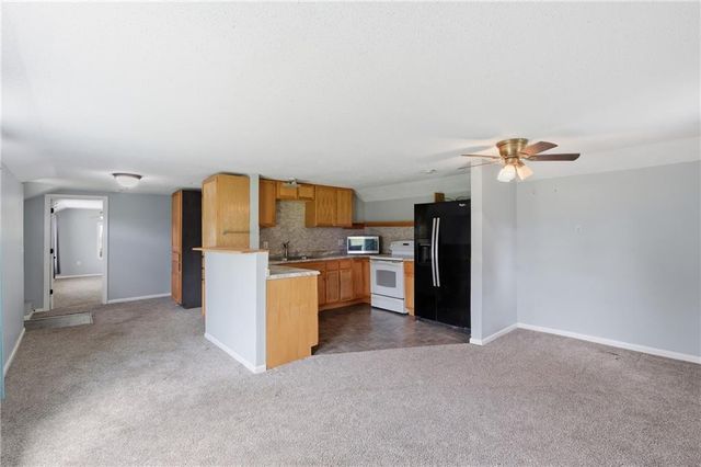 3209 N 155th Street, Basehor, KS 66007