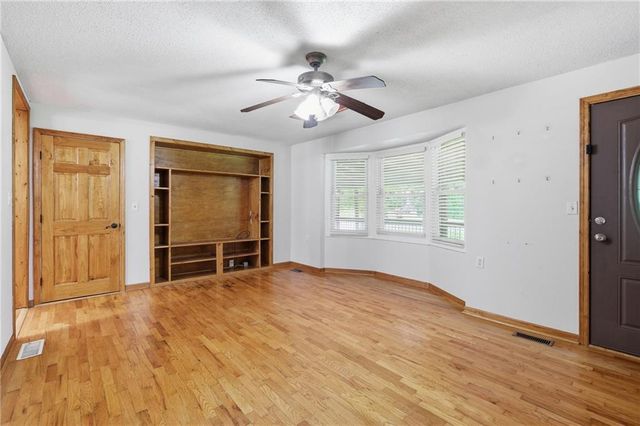 3209 N 155th Street, Basehor, KS 66007