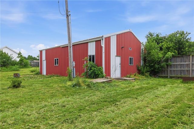 3209 N 155th Street, Basehor, KS 66007
