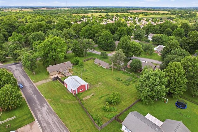 3209 N 155th Street, Basehor, KS 66007
