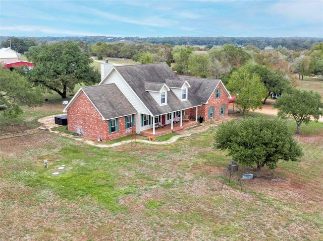 2040 W Guenther LN, La Grange, TX 78945