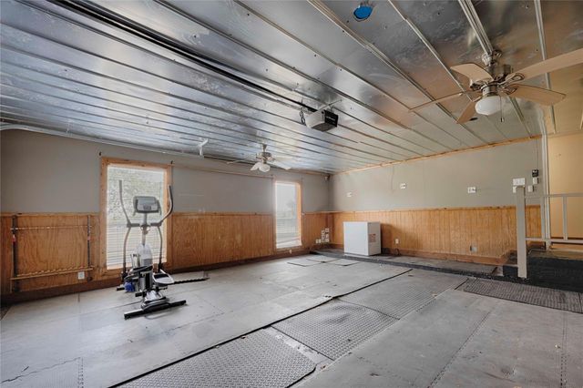 2040 W Guenther LN, La Grange, TX 78945