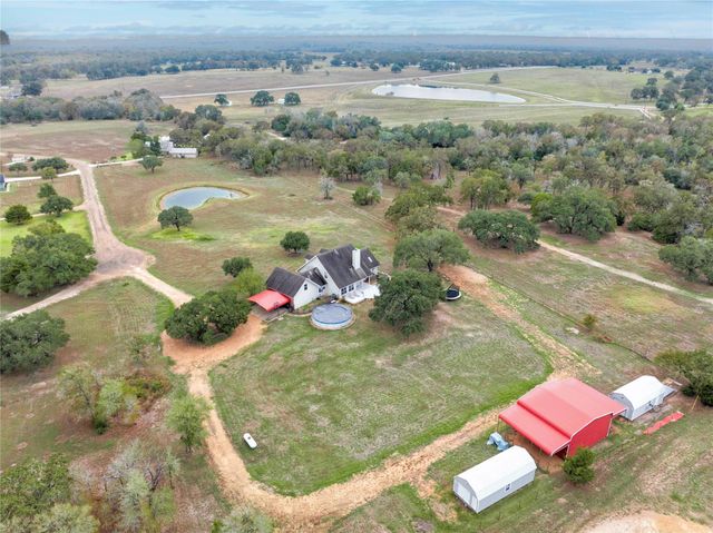 2040 W Guenther LN, La Grange, TX 78945