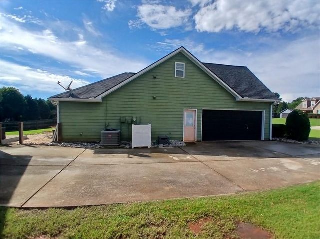 109 Presidential Lane, Statham, GA 30666