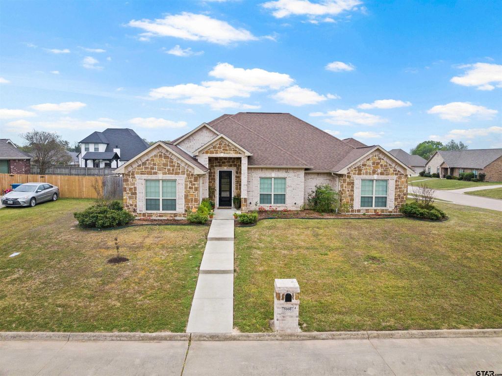 1000 Stone Bridge Street, Mt Pleasant, TX 75455