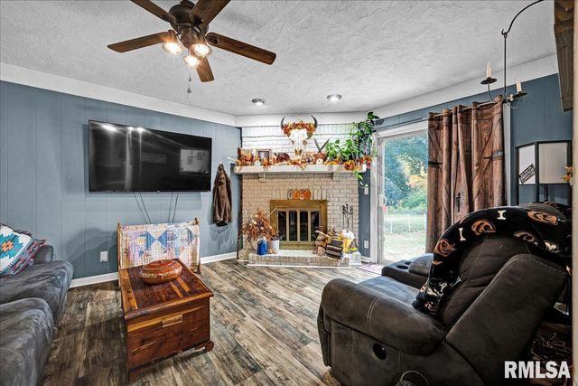 2 COUNTRY Lane, East Peoria, IL 61611