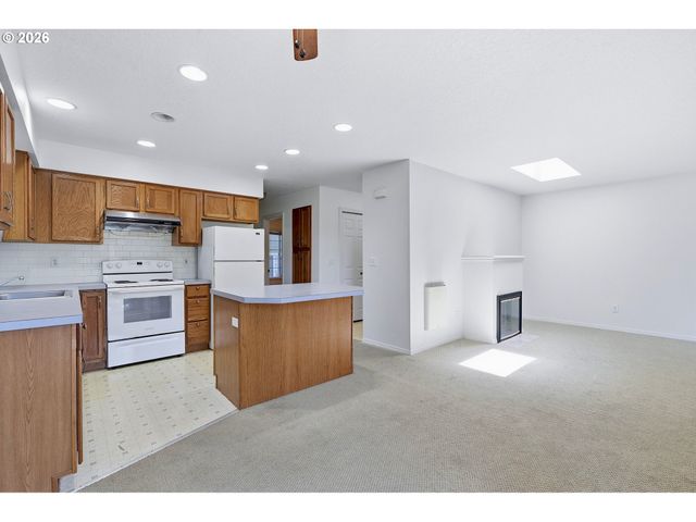 2712 Se LAKEWOOD Dr, Milwaukie, OR 97222