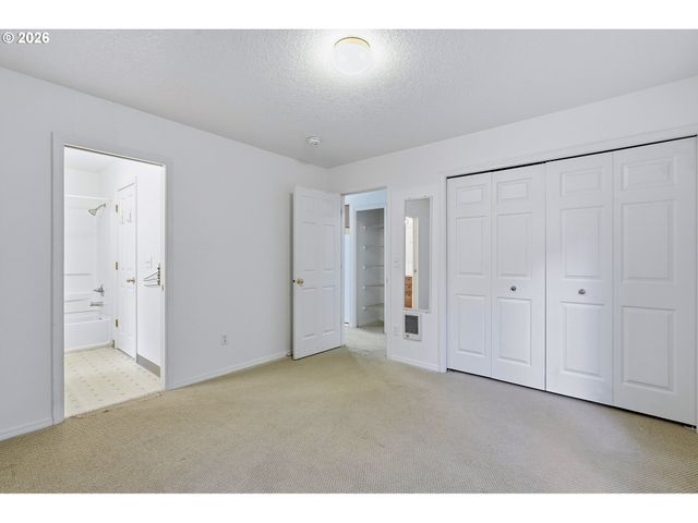 2712 Se LAKEWOOD Dr, Milwaukie, OR 97222
