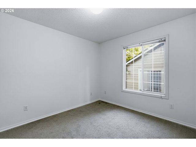 2712 Se LAKEWOOD Dr, Milwaukie, OR 97222