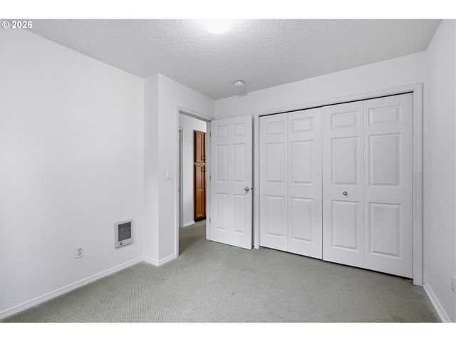 2712 Se LAKEWOOD Dr, Milwaukie, OR 97222