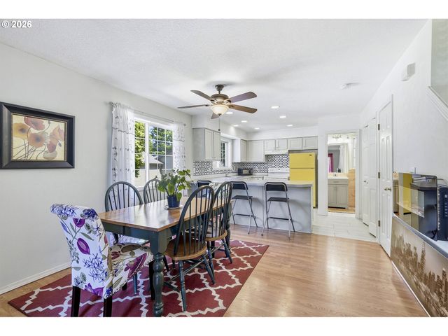 2712 Se LAKEWOOD Dr, Milwaukie, OR 97222