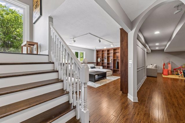 3595 Rae Lane, Woodbury, MN 55125