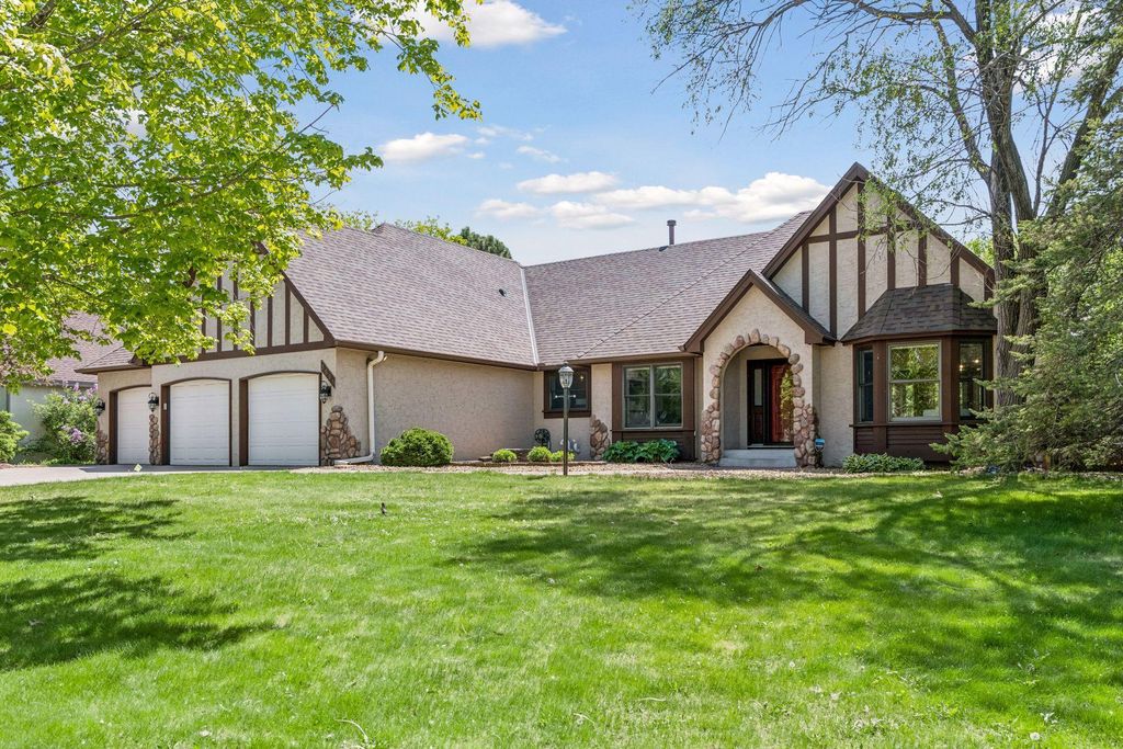 3595 Rae Lane, Woodbury, MN 55125
