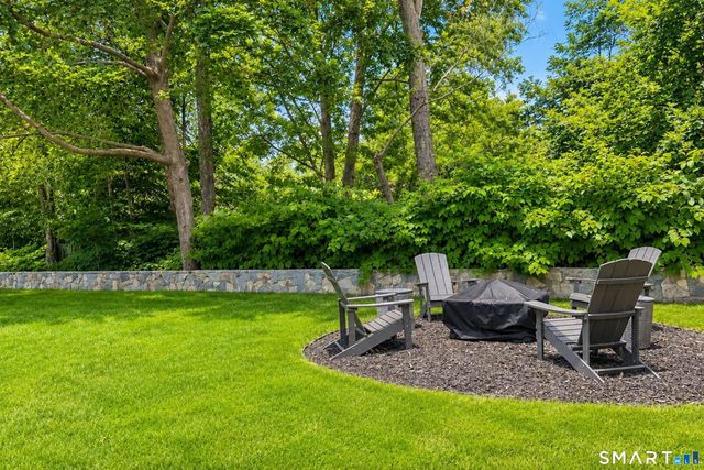 82 Three Lakes Drive, Stamford, CT 06902