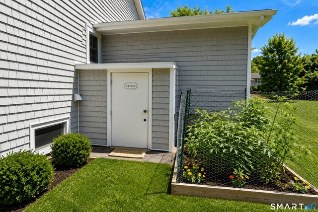 82 Three Lakes Drive, Stamford, CT 06902