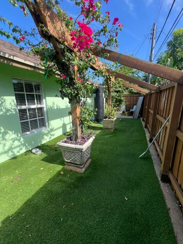 703 S A Street S, Lake Worth Beach, FL 33460