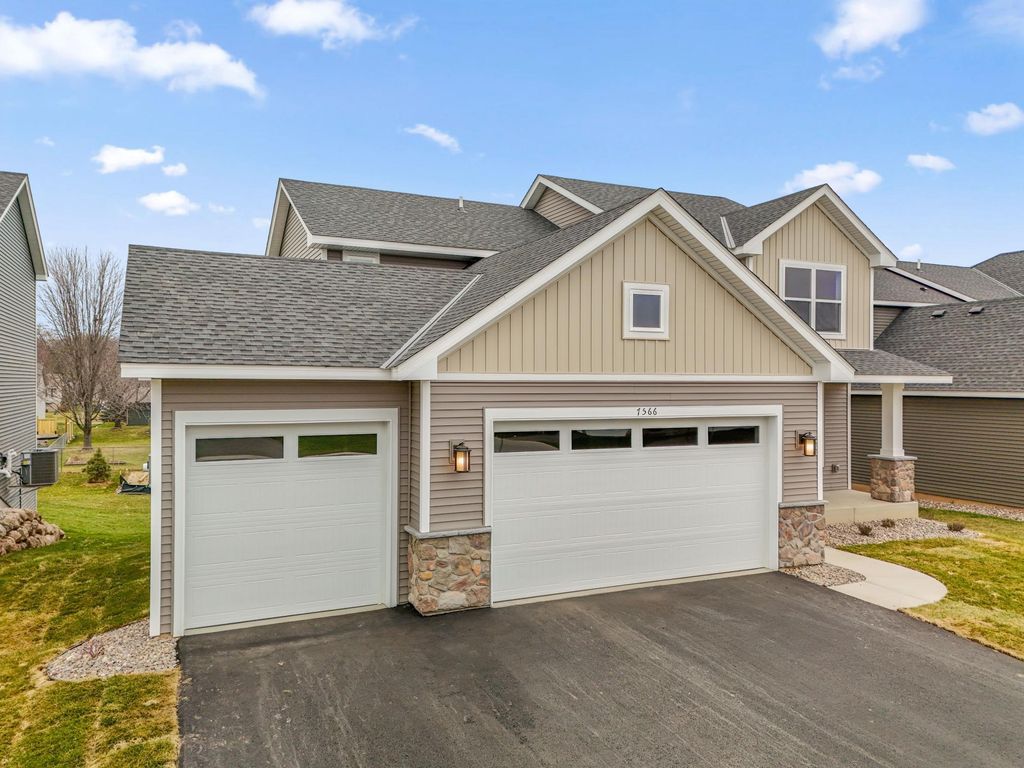 7566 Upper 42nd Street N, Oakdale, MN 55128
