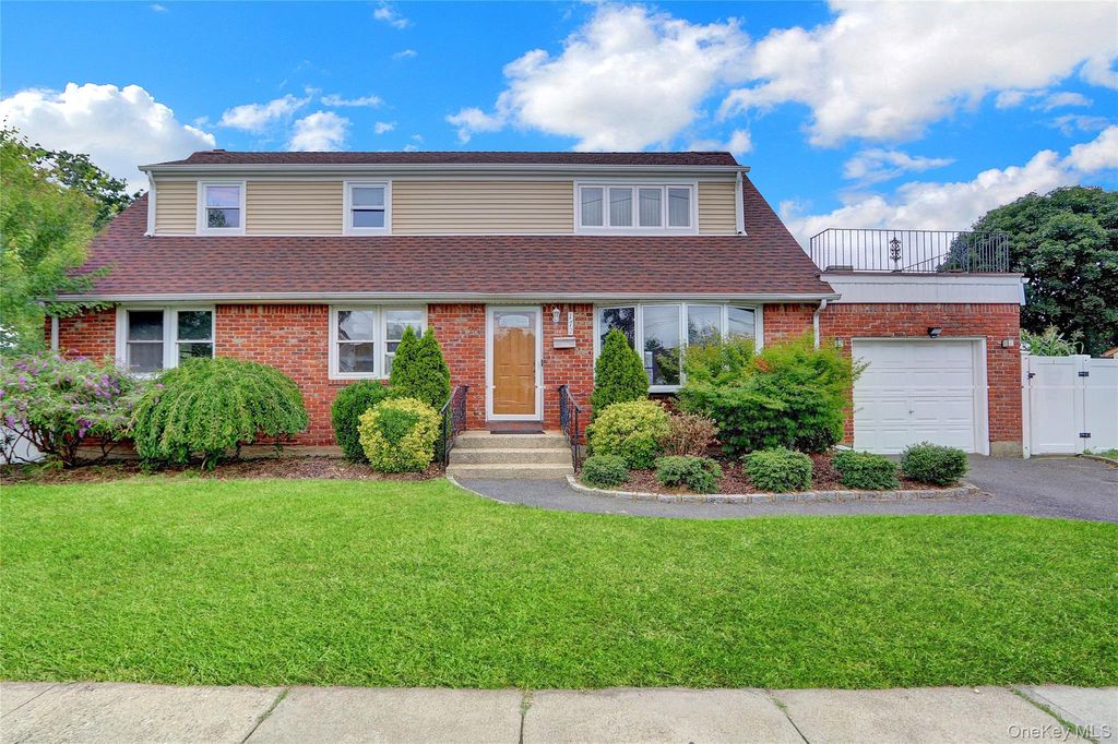 172 2nd Street, Hicksville, NY 11801