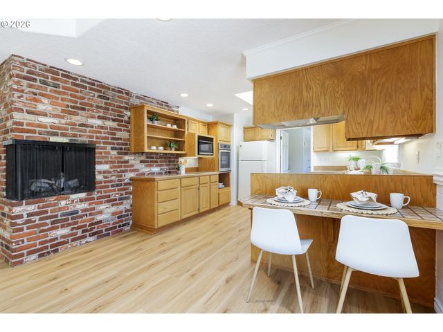 9645 Sw EAGLE Ct, Beaverton, OR 97008