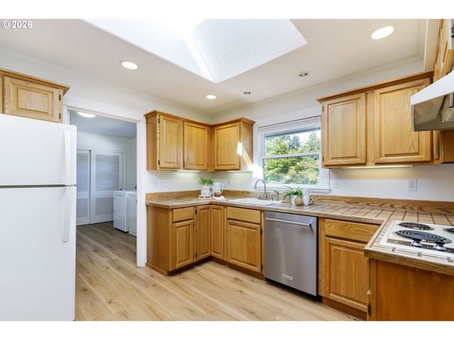 9645 Sw EAGLE Ct, Beaverton, OR 97008