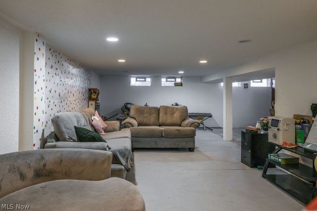 6787 Anthony Lane, Parma Heights, OH 44130