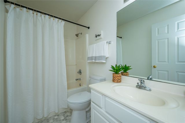 5418 Longview Court 1, Johnston, IA 50131