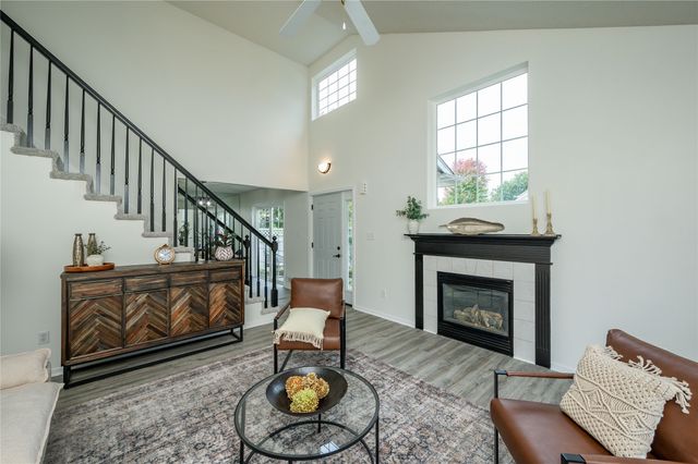 5418 Longview Court 1, Johnston, IA 50131