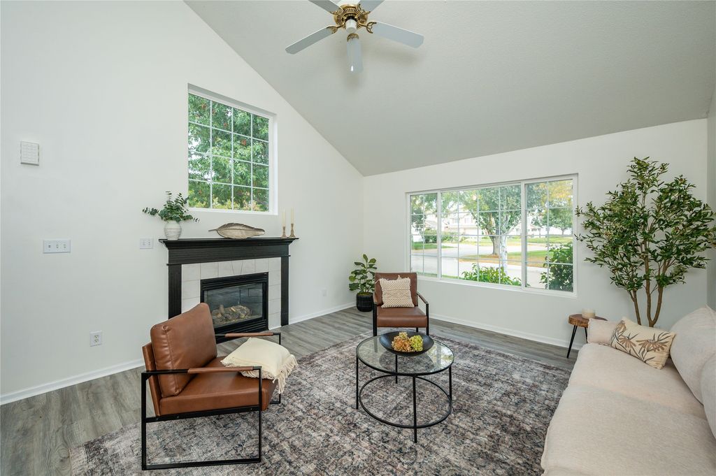 5418 Longview Court 1, Johnston, IA 50131