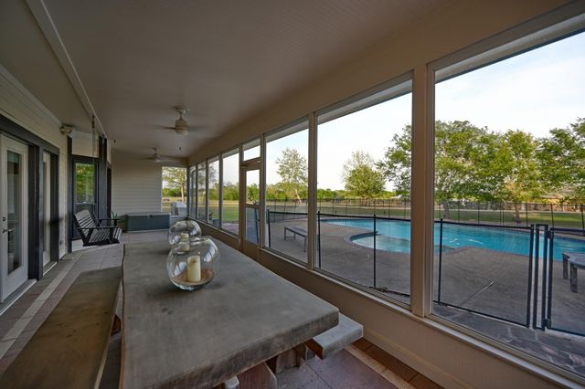 5255 Ganske Road, Burton, TX 77835