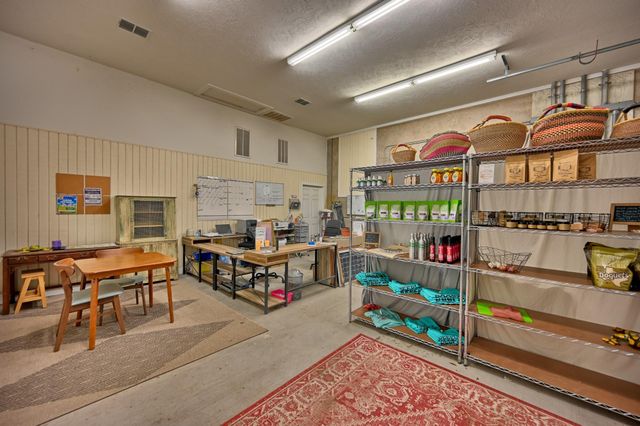 5255 Ganske Road, Burton, TX 77835