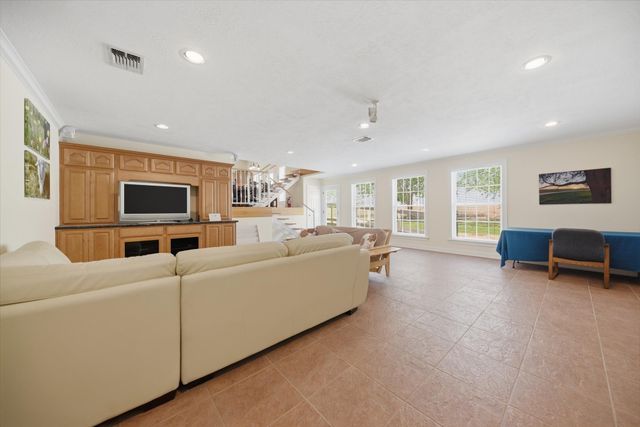 5255 Ganske Road, Burton, TX 77835
