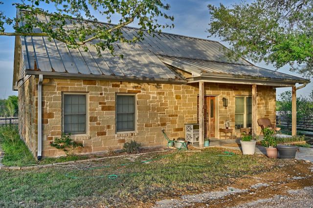 5255 Ganske Road, Burton, TX 77835