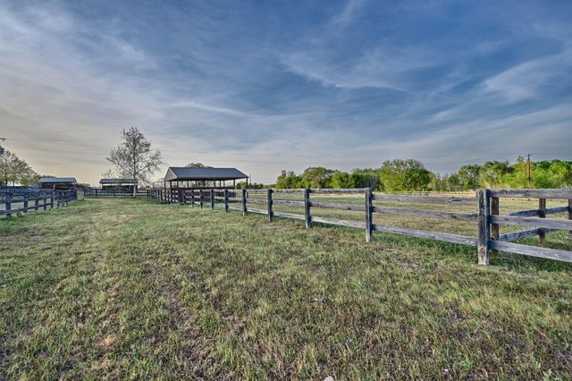 5255 Ganske Road, Burton, TX 77835