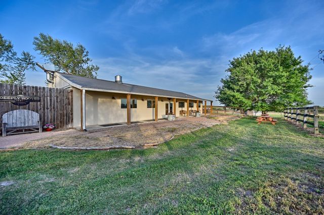5255 Ganske Road, Burton, TX 77835