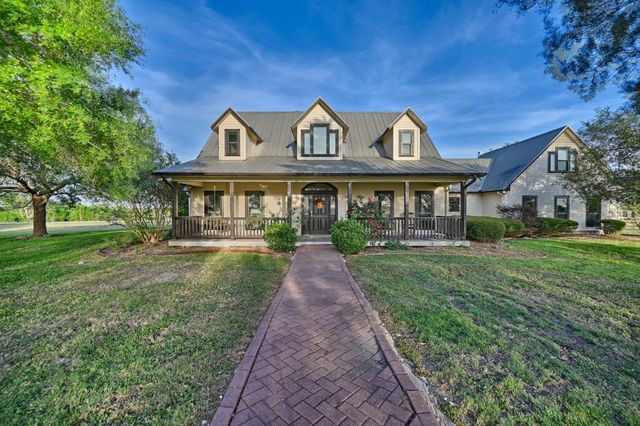 5255 Ganske Road, Burton, TX 77835