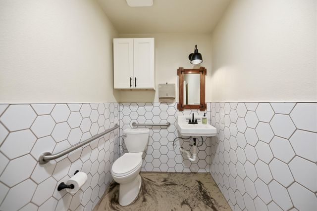 5255 Ganske Road, Burton, TX 77835