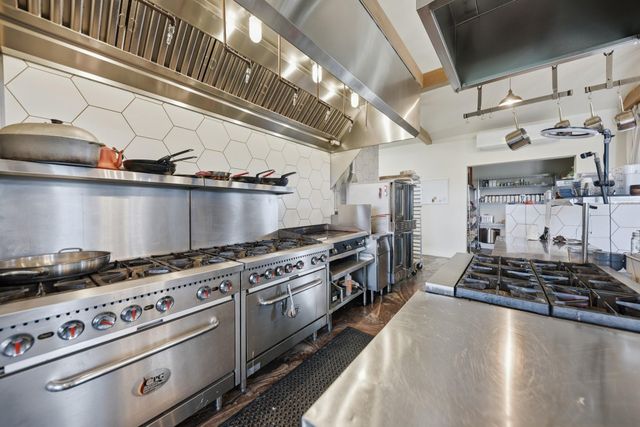 5255 Ganske Road, Burton, TX 77835