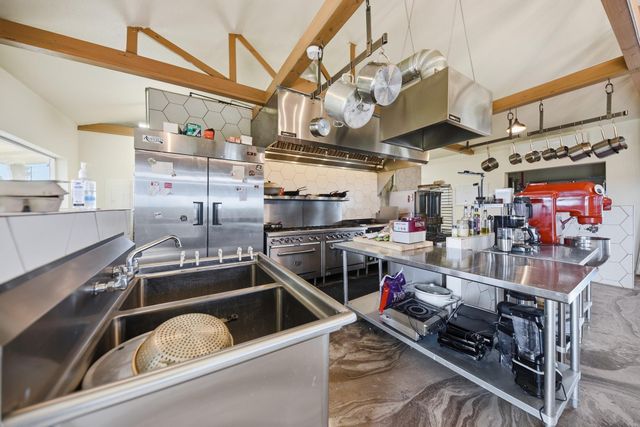 5255 Ganske Road, Burton, TX 77835