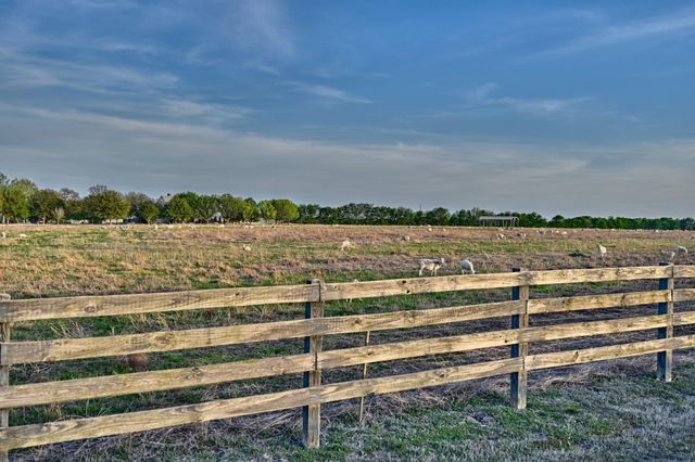5255 Ganske Road, Burton, TX 77835