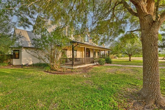 5255 Ganske Road, Burton, TX 77835